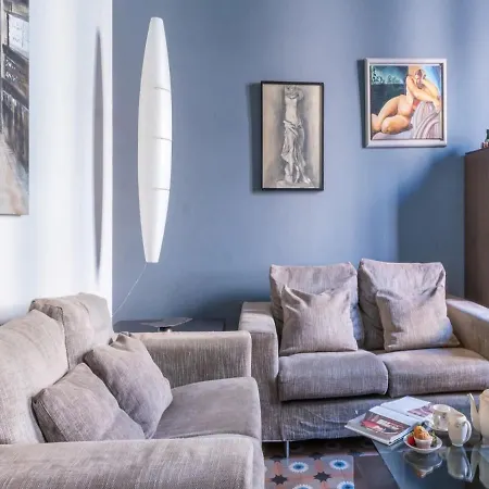 Period Luxury Apartment In Barcelona Prime Location With Street View ברצלונה