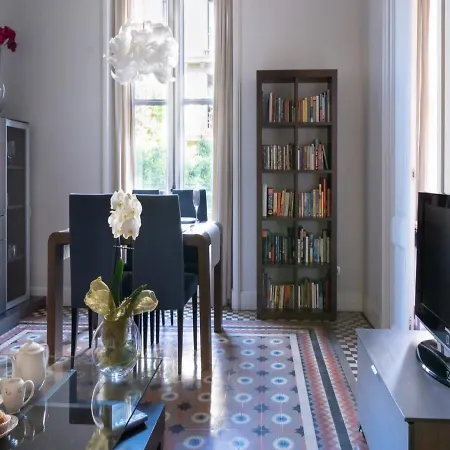 Period Luxury Apartment In Barcelona Prime Location With Street View דירה