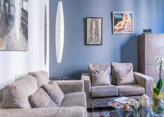 Period Luxury Apartment In Barcelona Prime Location With Street View ברצלונה
